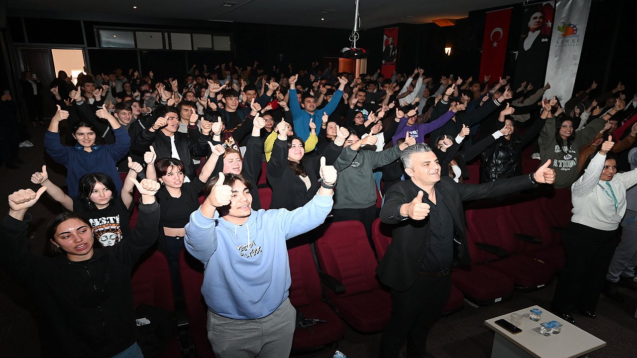“Bonus Hoca” Kemer’de öğrencilerle buluştu