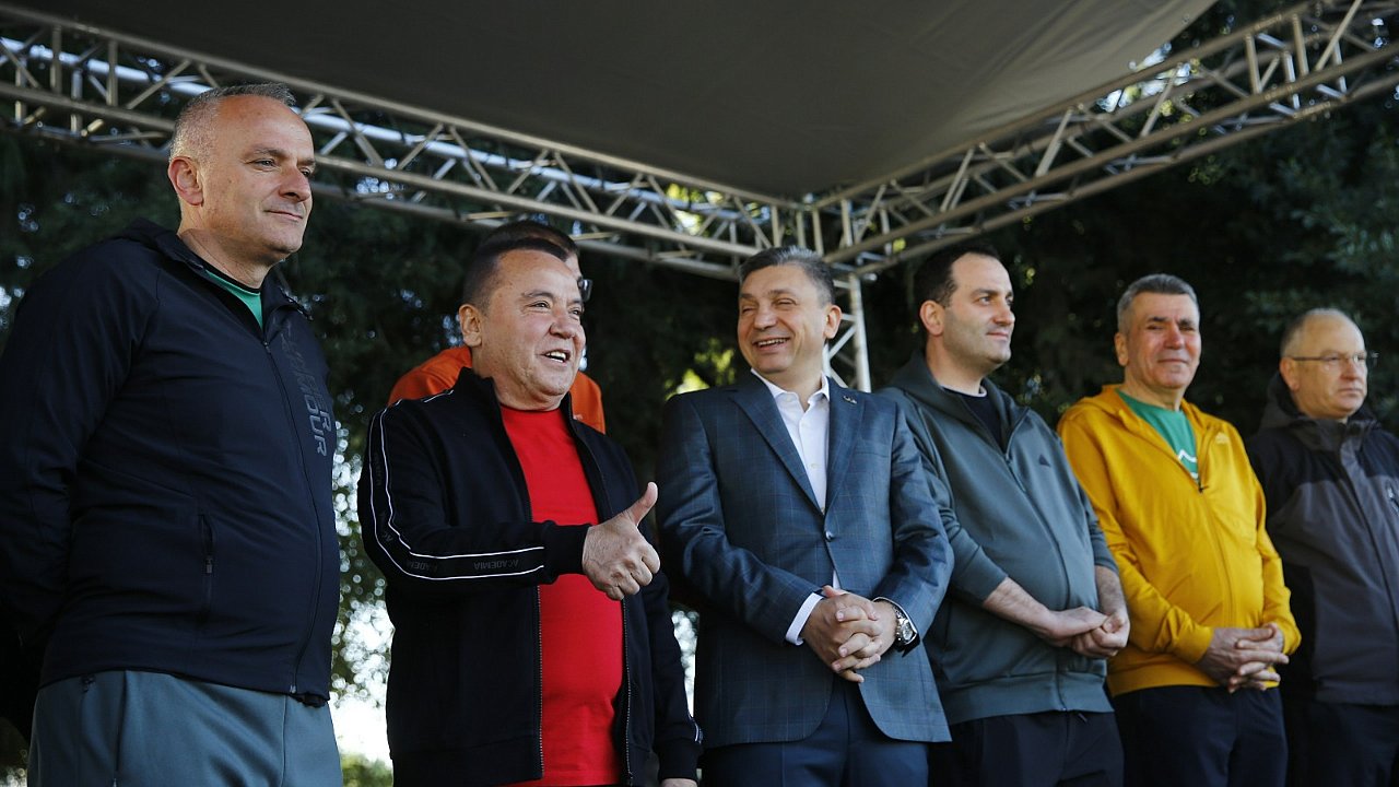 Başkan Böcek Runtalya’da koştu