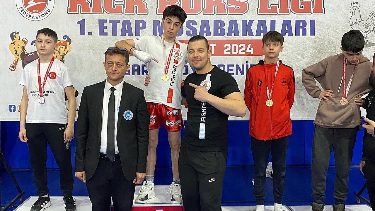 Kick Boks Sporcuları 5 Madalya İle Döndü