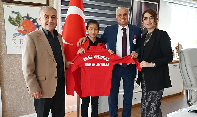 MASA TENİSİ SPORCULARINDAN BAŞKAN TOPALOĞLU’NA ZİYARET