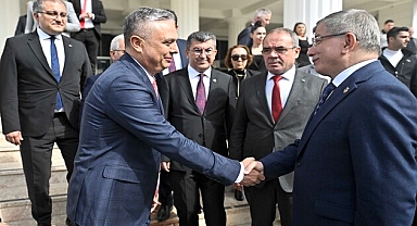 Davutoğlu İmzayı Attı !