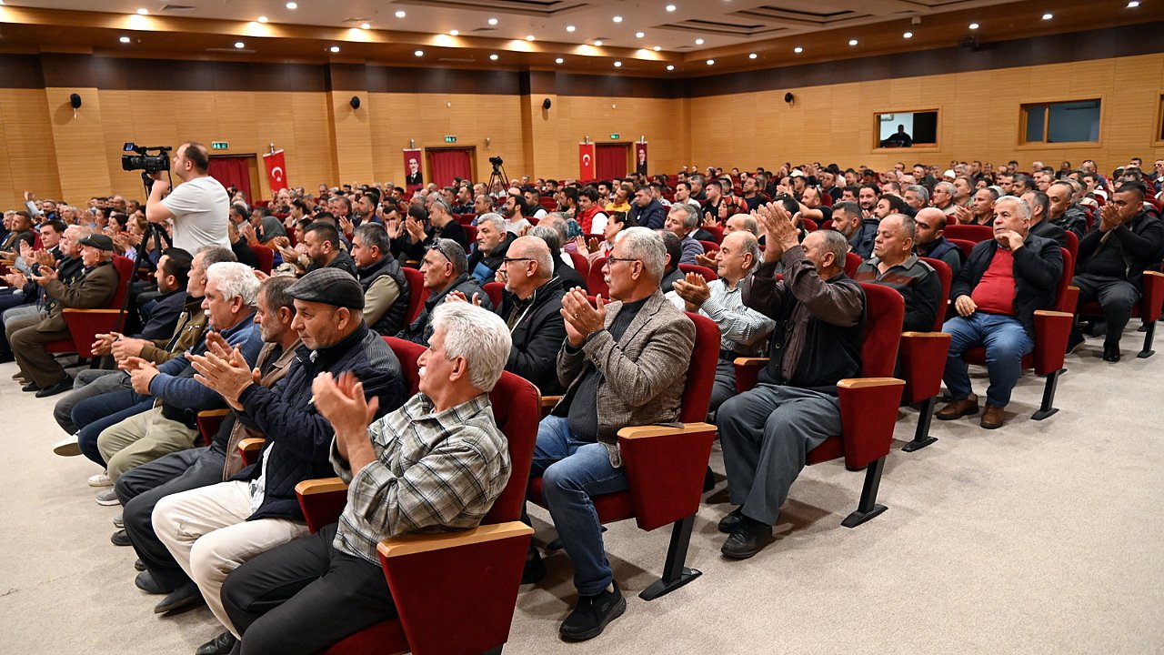 NİYAZİ NEFİ KARA PAZARCI ESNAFIYLA