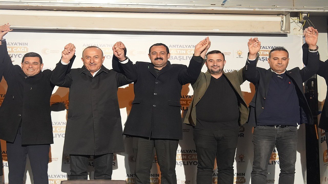 RIZA SÜMER SAHADAN AYRILMIYOR