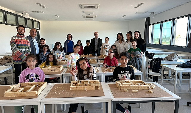 ÇOCUK ÜNİVERSİTESİNDE RENKLİ ATÖLYELER