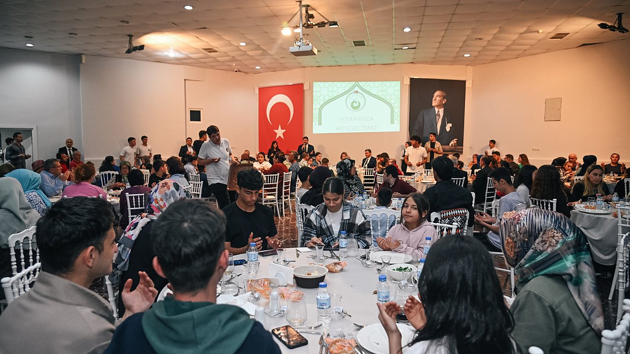 VALİ ŞAHİN İFTARDA MANAVGATLILAR İLE BULUŞTU