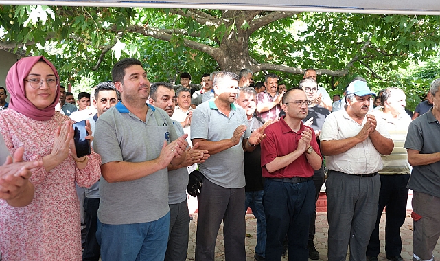 BELEDİYE PERSONELİ İLE BAYRAMLAŞTI