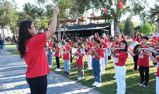 GENÇLİK ORKESTRASI’NDAN MİNİ KONSER
