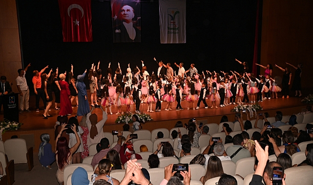 MEZUNİYET SEVİNCİ