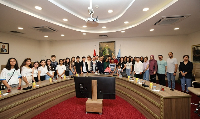 ORTAOKUL ÖĞRENCİLERİYLE GÖRÜŞTÜ