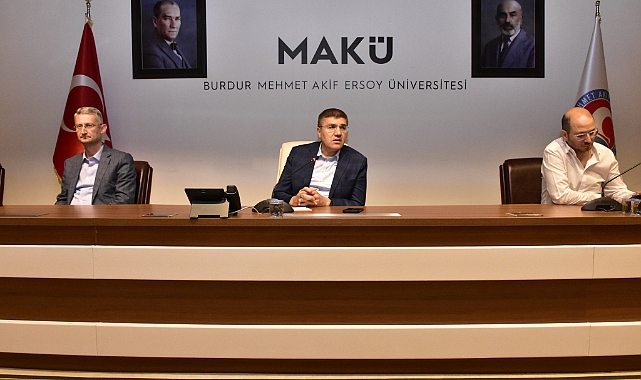 AKADEMİSYENLERLE BİR ARAYA GELDİ