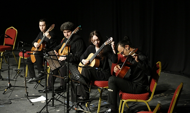 YILDIZ KENTER SAHNESİ’NDE HARİKA KONSER