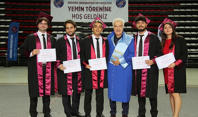 293 GENÇ HEKİM YEMİN ETTİ