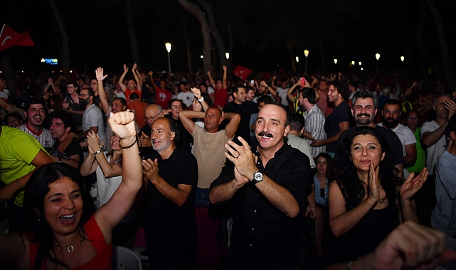 ERİK DALI’YLA KUTLADILAR