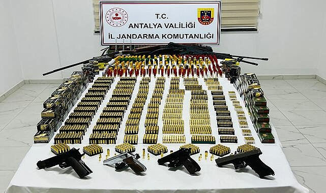 SİLAH VE UYUŞTURUCUDAN YAKALANDI