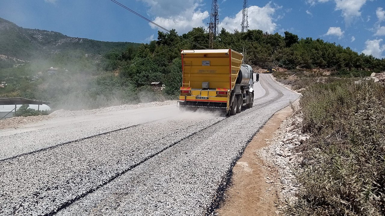 ÜÇ MAHALLEDE ASFALT ÇALIŞMASI