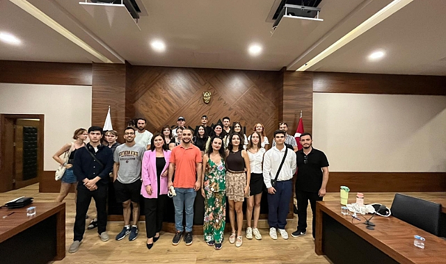 ALMAN VE TÜRK GENÇLER KONYAALTI MECLİSİNDE SİYASETİ KONUŞTU