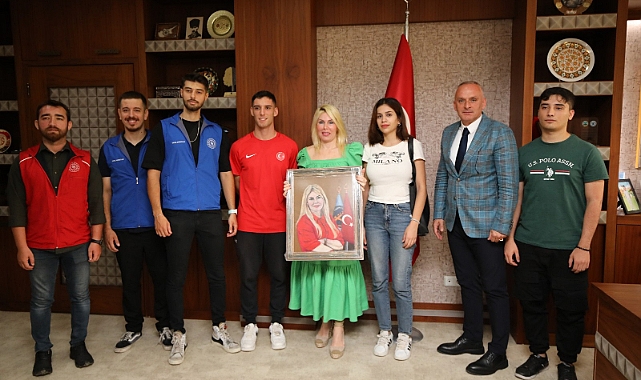 OLİMPİYAT MADALYALI SPORCUMUZDAN REKTÖRÜMÜZE ZİYARET