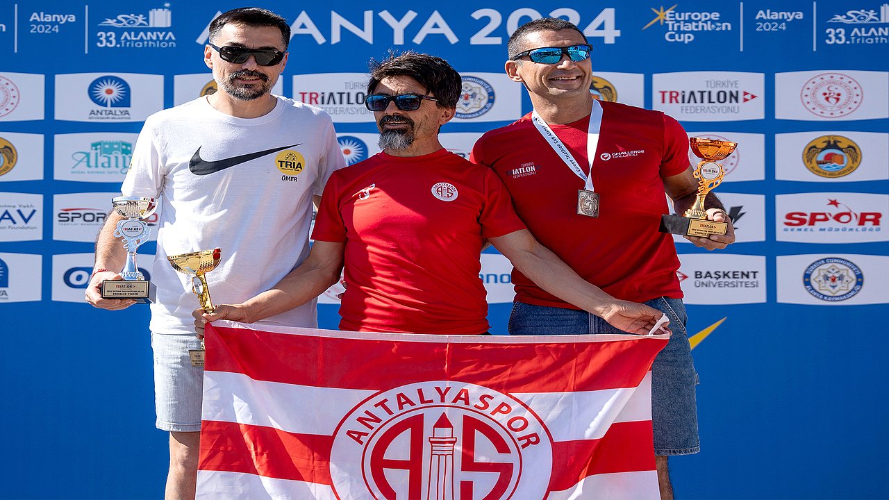 ANTALYASPORLU TRİATLETLERDEN TÜRKİYE ŞAMPİYONASINDA 1 ALTIN & 3 KUPA