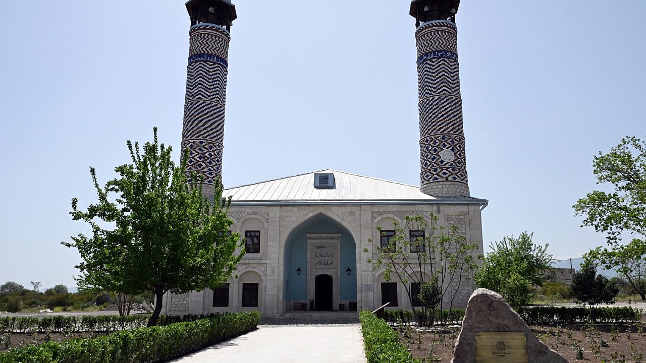 AĞDAM YENİDEN İNŞAA EDİLİYOR