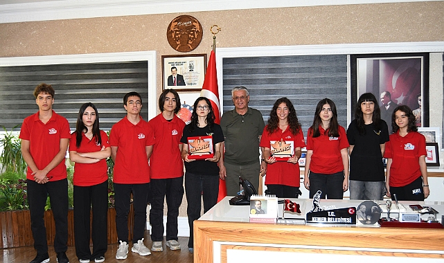 BAŞARILARINI BAŞKAN TOPALOĞLU İLE PAYLAŞTILAR