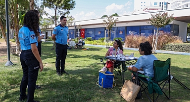 BÜYÜKŞEHİR’DEN KONYAALTI SAHİLİ’NDE TEMİZLİK SEFERBERLİĞİ