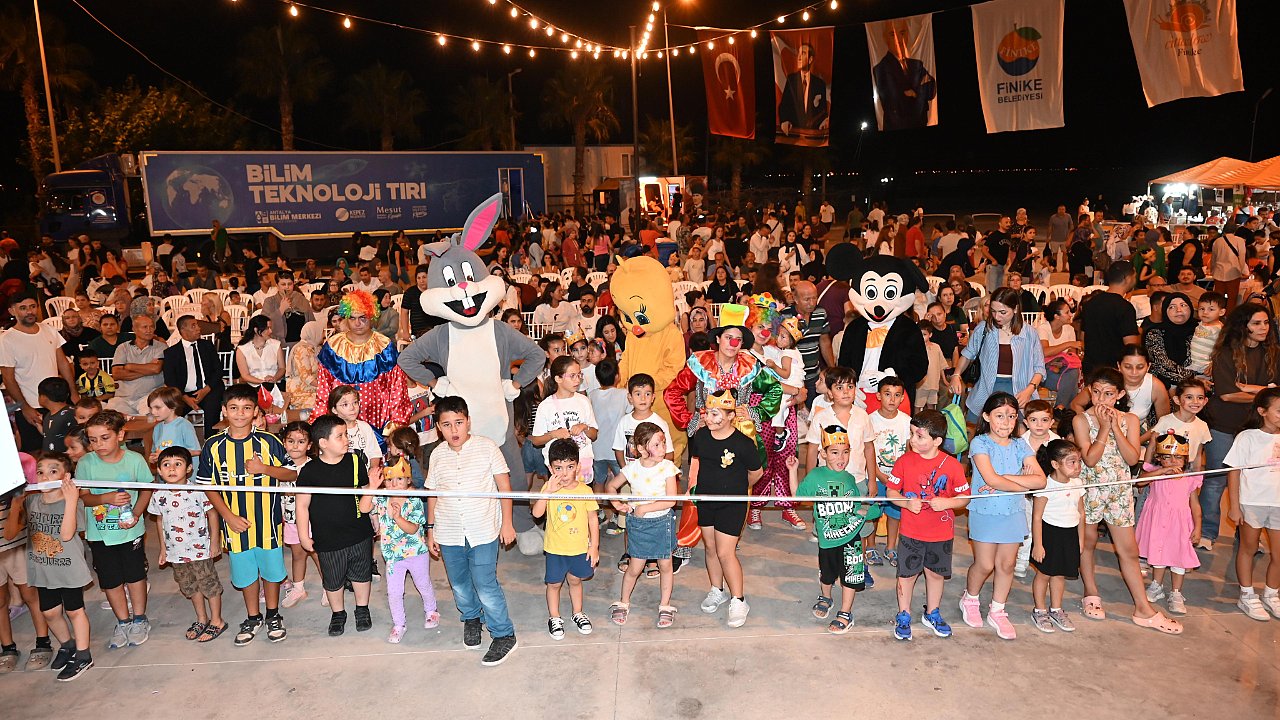 FİNİKE ÇOCUKLAR İLE ŞENLENDİ