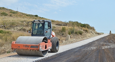MANAVGAT’TA GRUP YOLLARI ASFALTLANIYOR