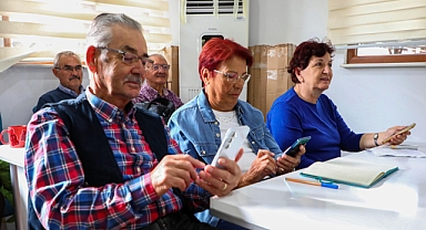 AKILLI TELEFON KULLANIMI EĞİTİMİNE YOĞUN KATILIM 
