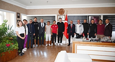 BAŞKAN TOPALOĞLU’NA ANTRENÖR VE SPORCULARDAN ZİYARET