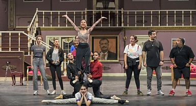  ‘DİNO ORMANI’ SAHNEYE ÇIKIYOR!