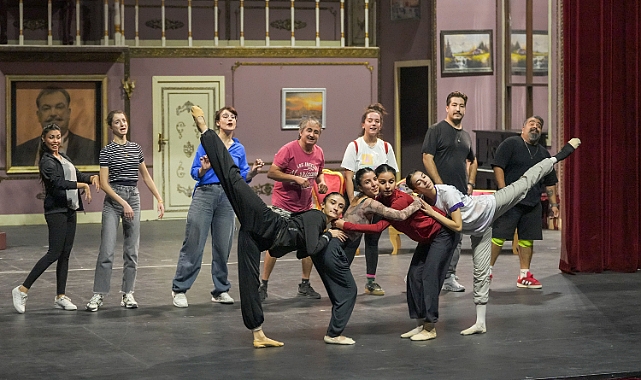 ‘DİNO ORMANI’ SAHNEYE ÇIKIYOR!