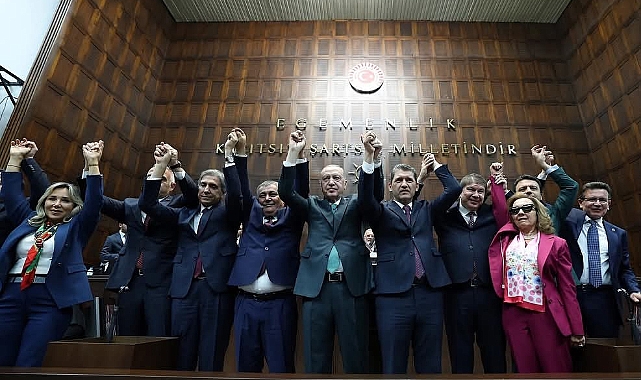 İSA YILDIRIM, ROZETİNİ TAKARAK AK PARTİ AİLESİNE KATILDI