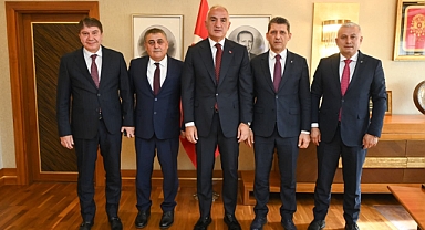 İSA YILDIRIM, ROZETİNİ TAKARAK AK PARTİ AİLESİNE KATILDI