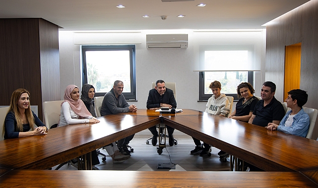 LGS VE YKS’DE BAŞARI ELDE EDEN ÖĞRENCİLERDEN BAŞKAN VEKİLİ ÇİÇEK’E ZİYARET