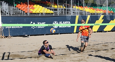 PLAJ VOLEYBOLU HALK TURNUVASI BÜYÜK İLGİYLE GERÇEKLEŞTİ