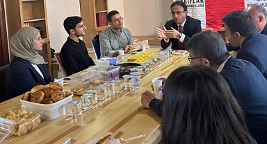 VAKIF AKADEMİSİ’NDEN GÖNÜLLÜ GENÇLERE SERTİFİKA TÖRENİ VE YENİ DÖNEM PROJE TOPLANTISI