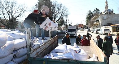 BÜYÜKŞEHİR'DEN 2025 YILINDA HAYVANCILIĞA 503 BİN 625 KG YEM DESTEĞİ