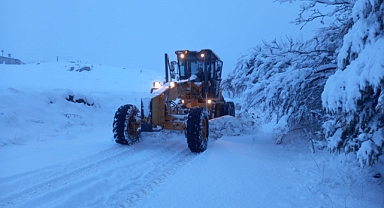 KORKUTELİ KARLA MÜCADELEDE HIZ KESMİYOR