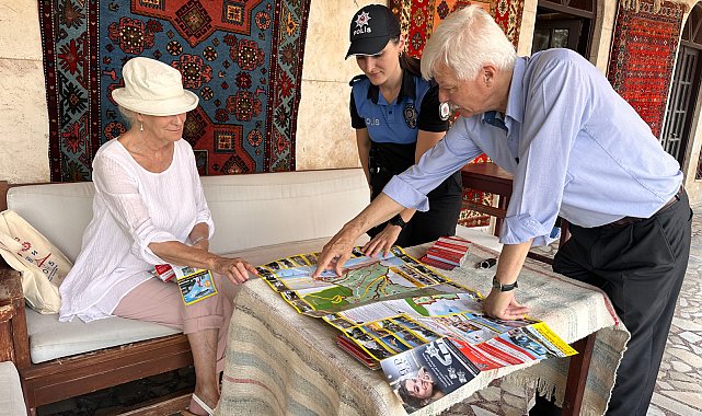Alanya'da turistlere 4 dilde 'Güvenli Turizm' haritası