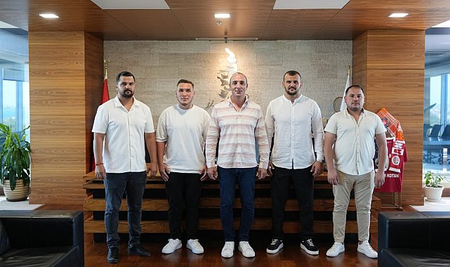 Başkan Kotan başarılı güreşçileri ödüllendirdi