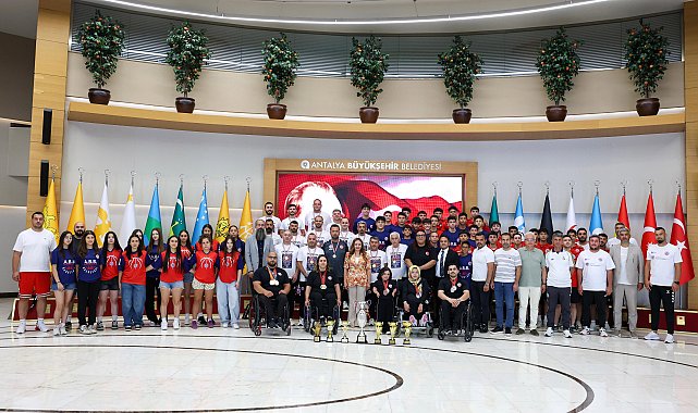 Başkan Vekili Özdemir şampiyon sporcuları ağırladı