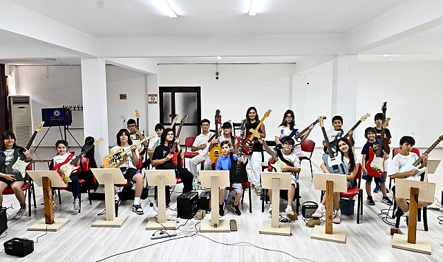 Değirmenönü'nde gitarın dört hali