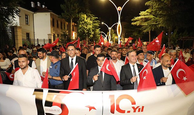 Elmalı kortej ve demokrasi nöbetinde buluştu