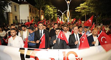 Elmalı kortej ve demokrasi nöbetinde buluştu