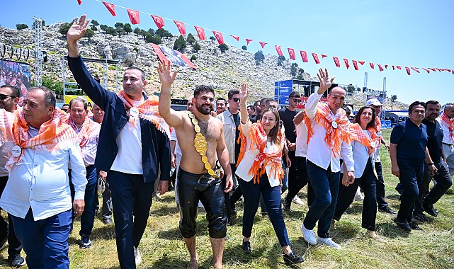 Feslikan'da başpehlivan Erkan Taş