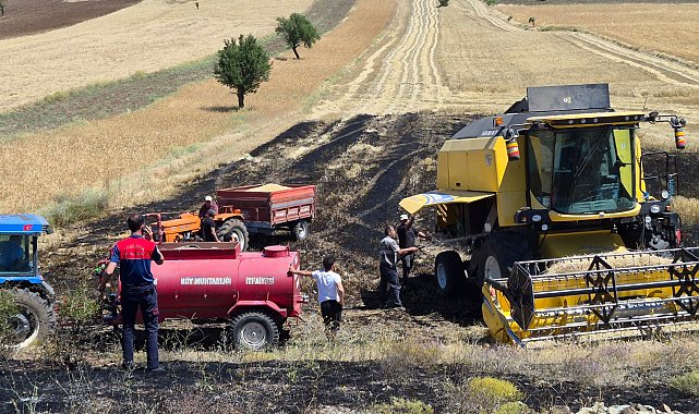 Hasat edilen tarla yandı