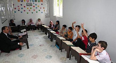 Kaymakam Türker'den Kuran kursu öğrencilerine ziyaret