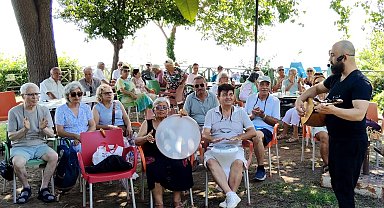 Muratpaşa'da yaşlılar türkülerle buluşuyor