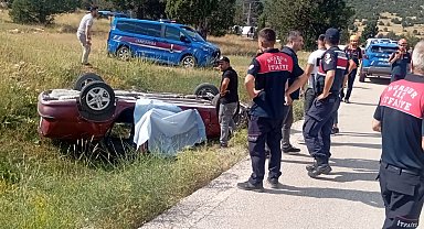 Otomobil şarampole devrildi: 1 ölü, 2 yaralı