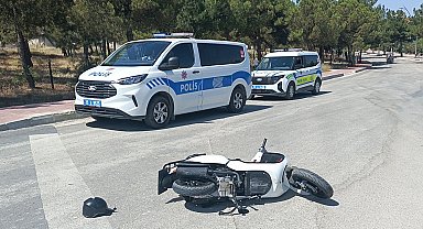 Otomobille çarpışan motosikletli yaralandı